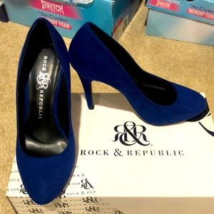 Beautiful shoes size 7 blue heels